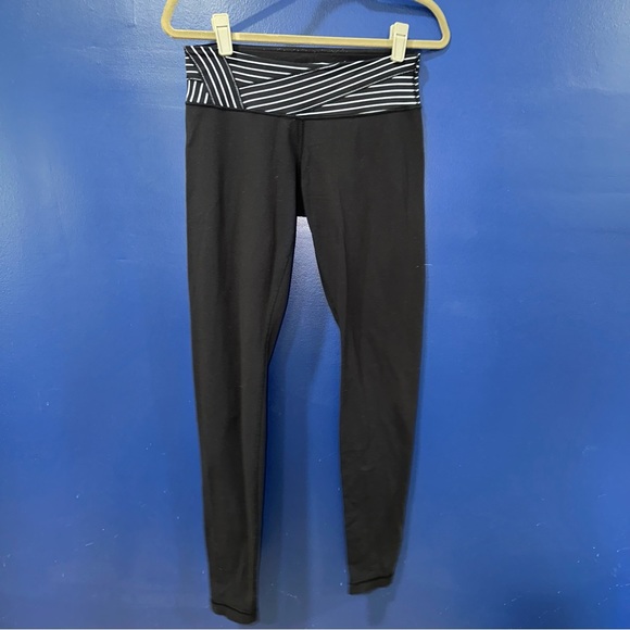 Lululemon Leggings Size 8 Black and White Waist Pattern - Picture 9 of 11